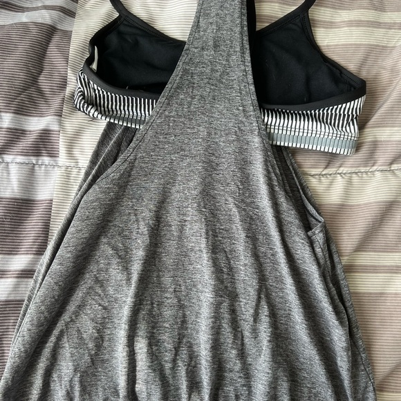 Nike tank top with bra - Picture 2 of 3